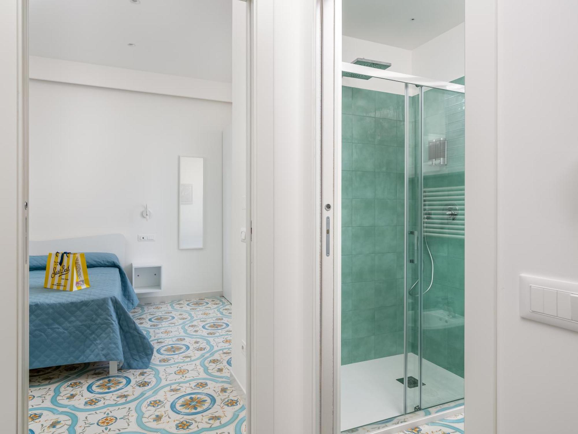 Pusiso - De Vivo Realty * Sorrente