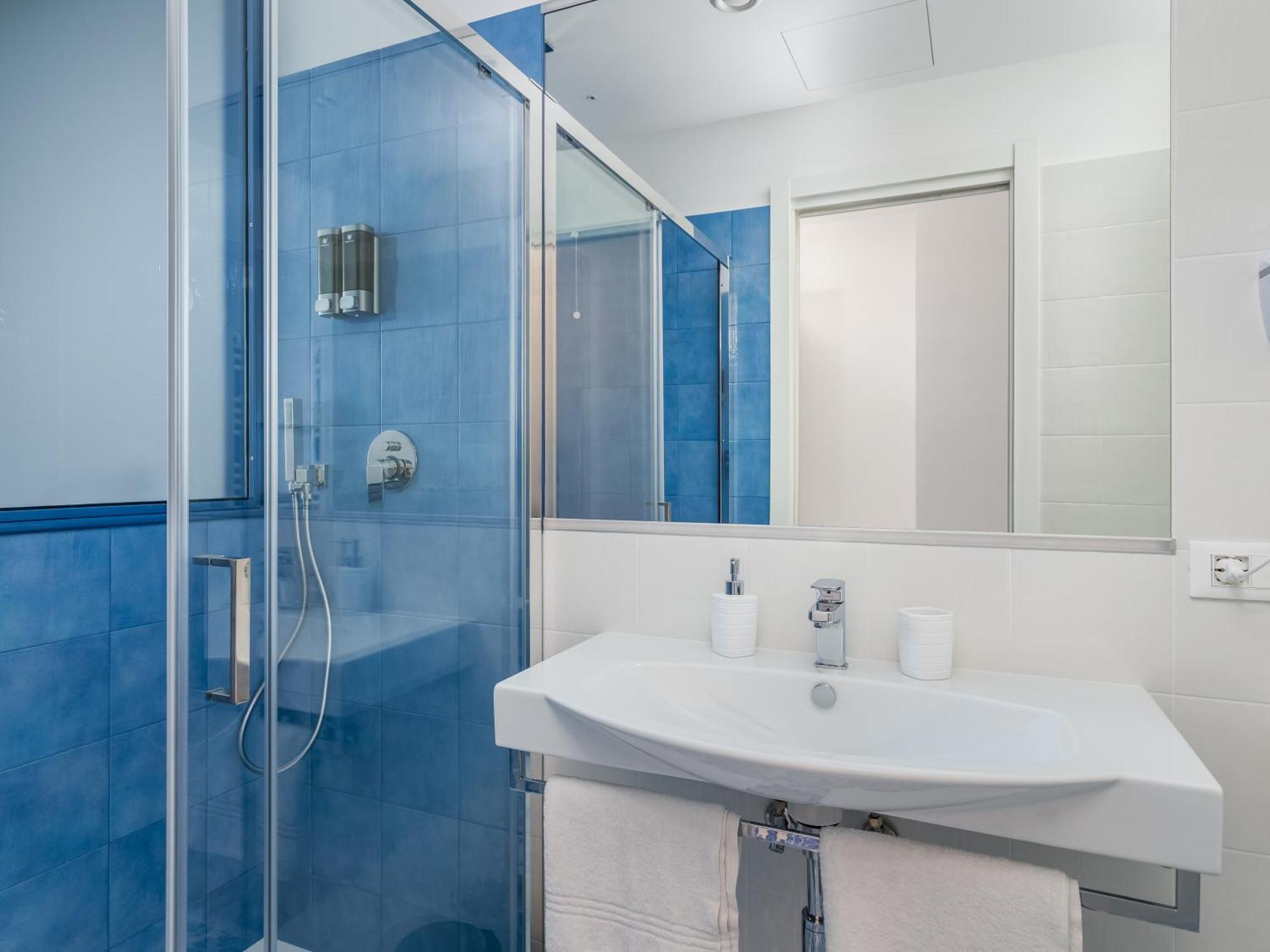 Pusiso - De Vivo Realty * Sorrente