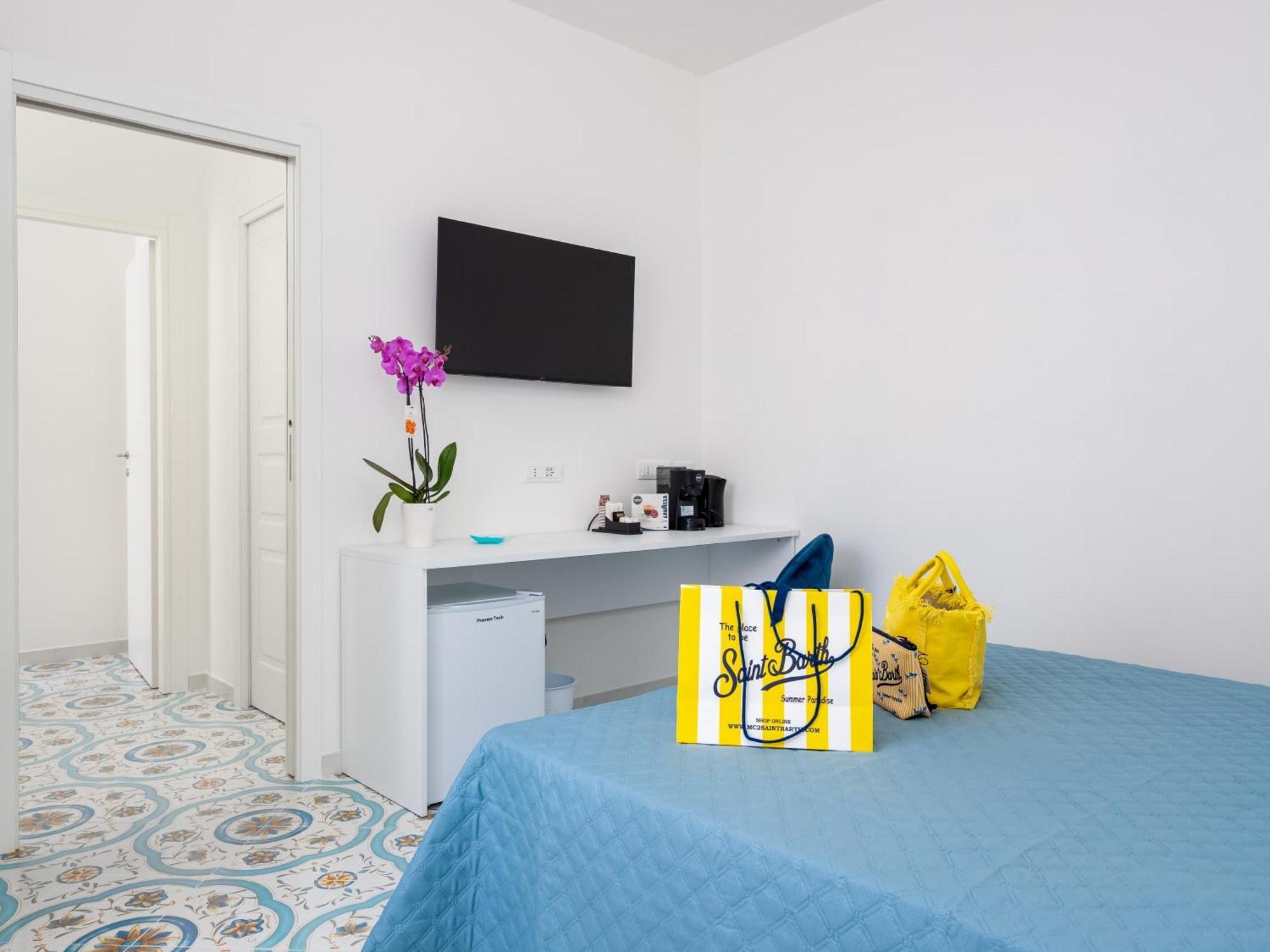 Pusiso - De Vivo Realty Sorrente