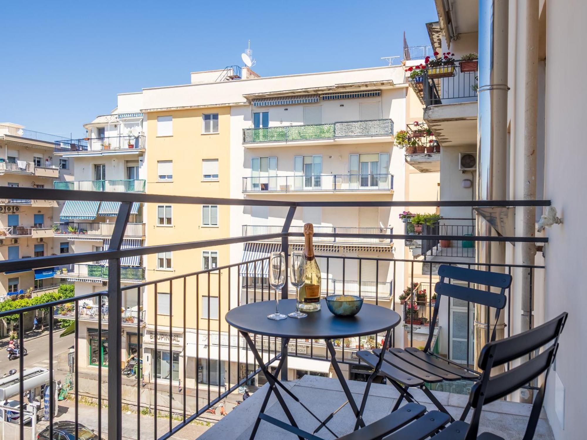 Pusiso - De Vivo Realty * Sorrente
