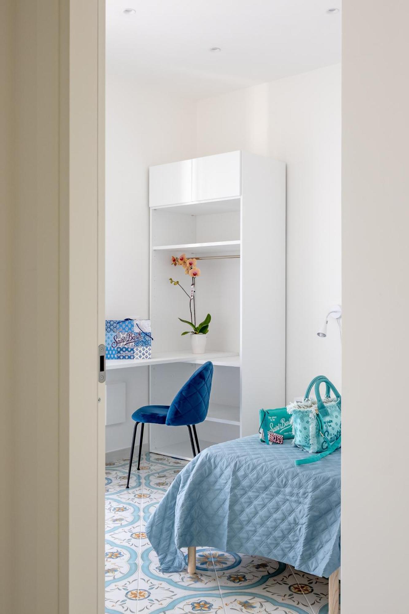 Pusiso - De Vivo Realty * Sorrente