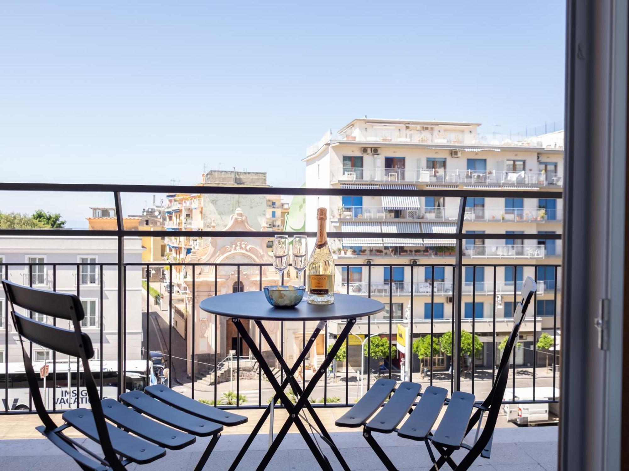 Pusiso - De Vivo Realty Sorrente